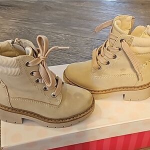 Toddler lace up boots